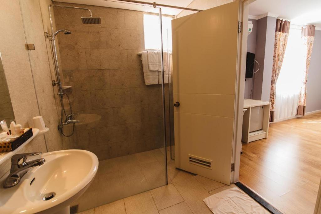 Kaka Hotel Дананг Экстерьер фото